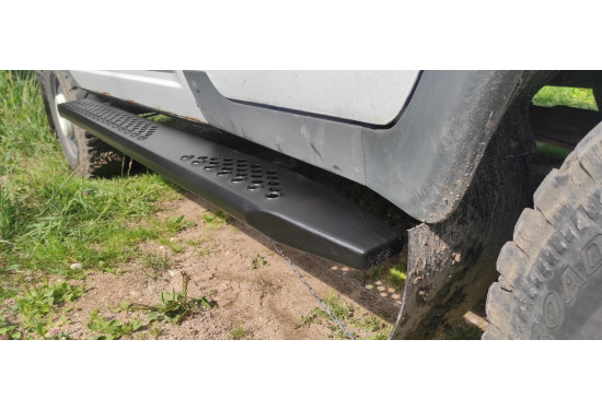 Силовые пороги АМЗ для ГАЗель Соболь 4х4 1998+ (подходят для увеличенных, пластиковых баков)