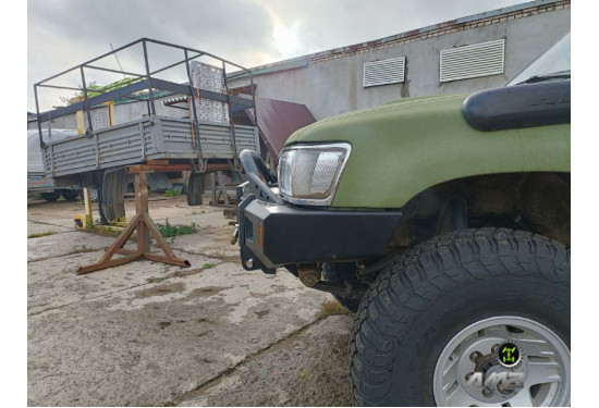 Бампер силовой передний АМЗ для Toyota Hilux 1988-1997 (передняя рессорная подвеска)