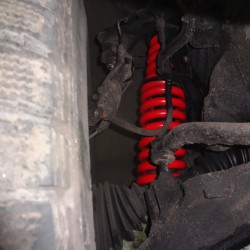 Усиленный комплект подвески для Toyota Land Cruiser 100 с передними регулируемыми стойками и задними прогрессивными пружинами