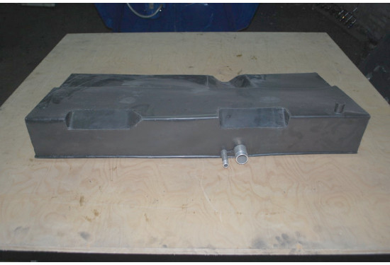 Дополнительный полиэтиленовый топливный бак 45 л для Toyota Land Cruiser 200 установка над запаской