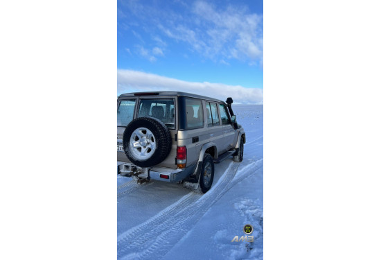 Силовые пороги АМЗ для Toyota Land Cruiser 76 2007-2023 (длинная база)