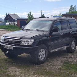 Передний силовой бампер для Toyota Land Cruiser 100 с площадкой под лебедку и местами под ПТФ