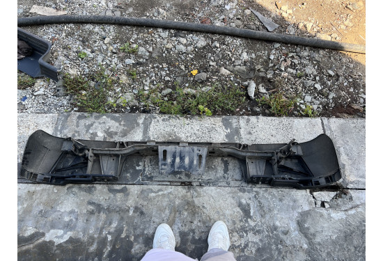 Оригинальный задний бампер для Toyota Hilux 8 поколения (Б/У)