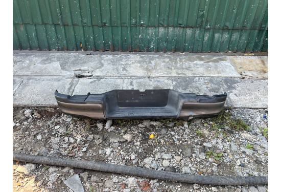 Оригинальный задний бампер для Toyota Hilux 8 поколения (Б/У)