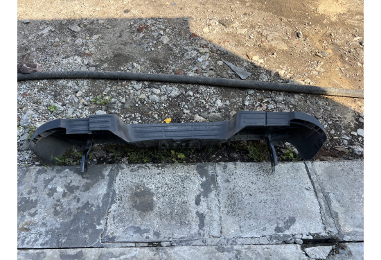 Оригинальный задний бампер для Toyota Hilux 8 поколения (Б/У)