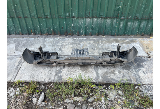 Оригинальный задний бампер для Toyota Hilux 8 поколения (Б/У)