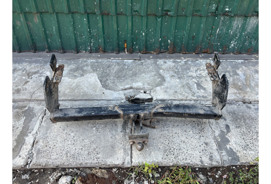 Фаркоп для Toyota Hilux 8 поколения (Б/У)