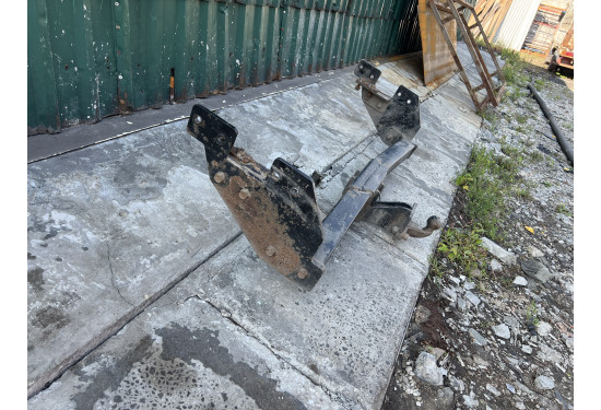 Фаркоп для Toyota Hilux 8 поколения (Б/У)