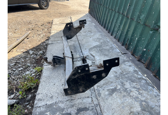 Фаркоп для Toyota Hilux 8 поколения (Б/У)