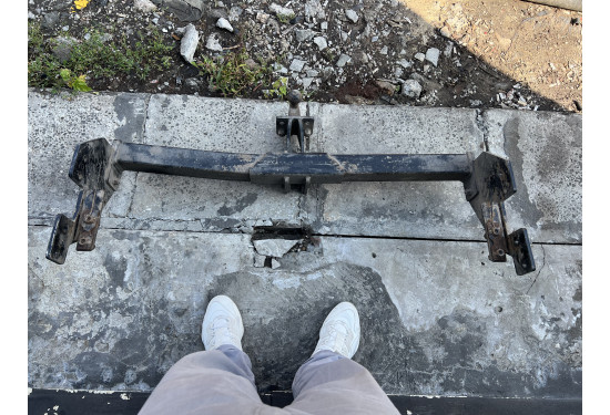 Фаркоп для Toyota Hilux 8 поколения (Б/У)