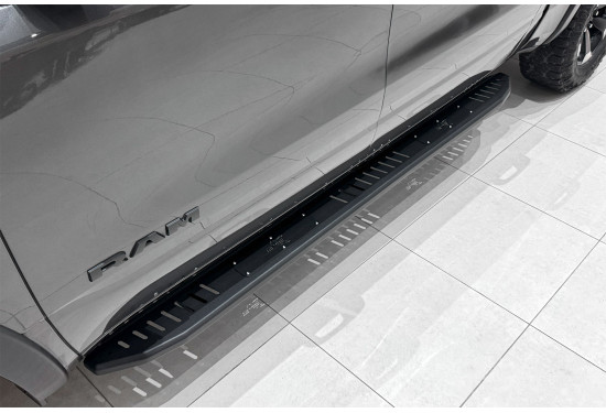 Пороги алюминиевые BMS Travel для Dodge Ram TRX Crew Cab 2018-2025