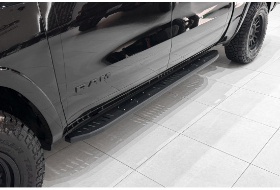 Пороги алюминиевые BMS Travel для Dodge Ram TRX Crew Cab 2018-2025