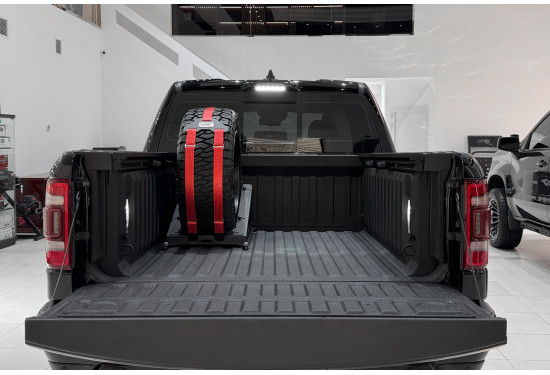 Универсальное крепление запасного колеса в кузов пикапа