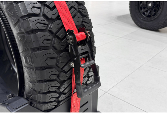 Универсальное крепление запасного колеса в кузов пикапа