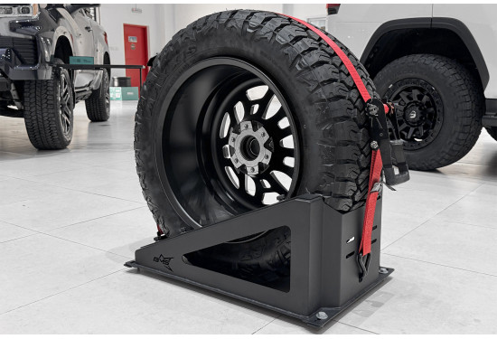 Универсальное крепление запасного колеса в кузов пикапа