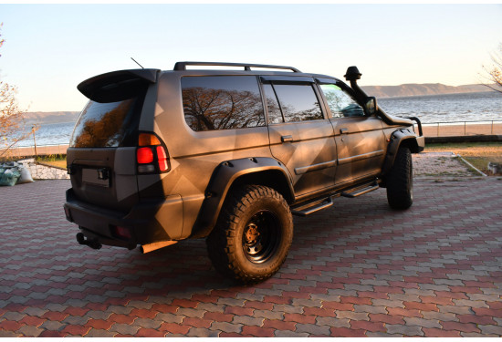 Расширители колёсных арок для Mitsubishi Pajero Sport I (1998-2007) (под силовой бампер)