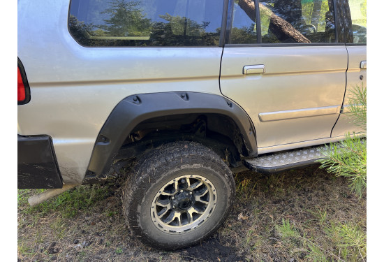 Расширители колёсных арок для Mitsubishi Pajero Sport I (1998-2007) (под силовой бампер)