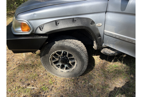 Расширители колёсных арок для Mitsubishi Pajero Sport I (1998-2007) (под силовой бампер)