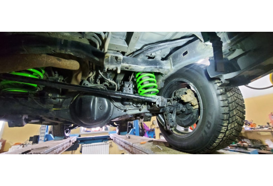 Пружины задние усиленые Ironman для Toyota Land Cruiser 200 лифт 25 мм нагрузка 0-200 кг