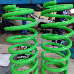 Пружины задние усиленые Ironman для Toyota Land Cruiser 200 лифт 25 мм нагрузка 0-200 кг