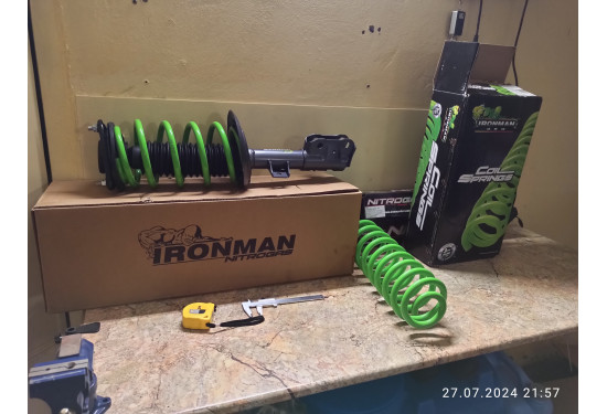 Стойка в сборе передняя левая Ironman для Toyota RAV4 2019+ лифт до 50 мм (газовая)