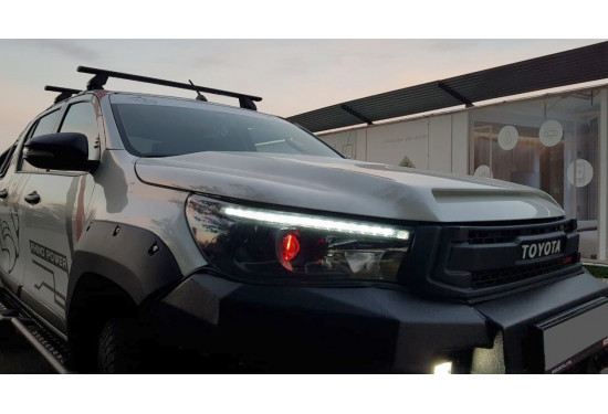 Пластиковый капот Toyota Hilux 2015+