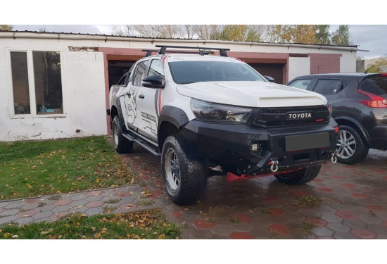 Пластиковый капот Toyota Hilux 2015+