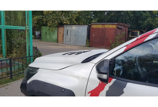 Пластиковый капот Toyota Hilux 2015+