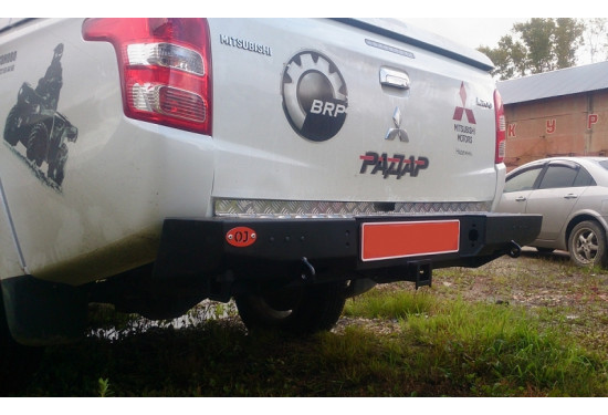 Бампер силовой задний OJ серии "ТРОФИ" для Mitsubishi L200 2015-2019 с квадратом под фаркоп