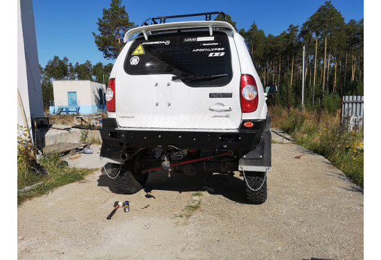 Бампер силовой задний OJ серии "ТРОФИ" для Chevrolet NIVA с квадратом под фаркоп