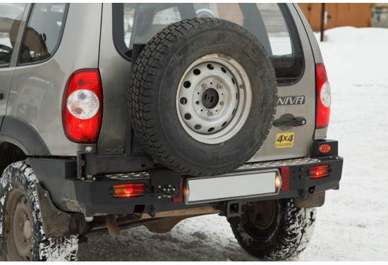 Бампер силовой задний OJ серии "ТРОФИ" для Chevrolet NIVA с калиткой под запаску и квадратом под фаркоп
