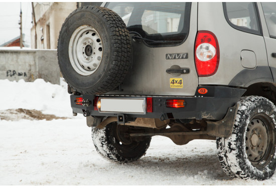 Бампер силовой задний OJ серии "ТРОФИ" для Chevrolet NIVA с калиткой под запаску и квадратом под фаркоп