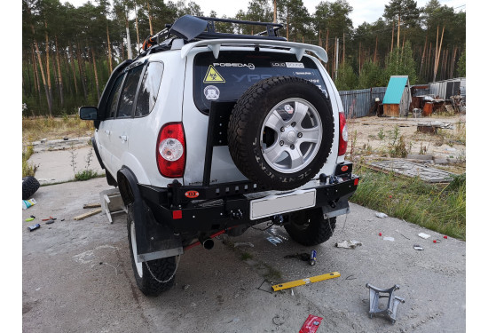 Бампер силовой задний OJ серии "ТРОФИ" для Chevrolet NIVA с калиткой под запаску и квадратом под фаркоп