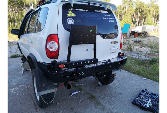 Бампер силовой задний OJ серии "ТРОФИ" для Chevrolet NIVA с калиткой под запаску и квадратом под фаркоп