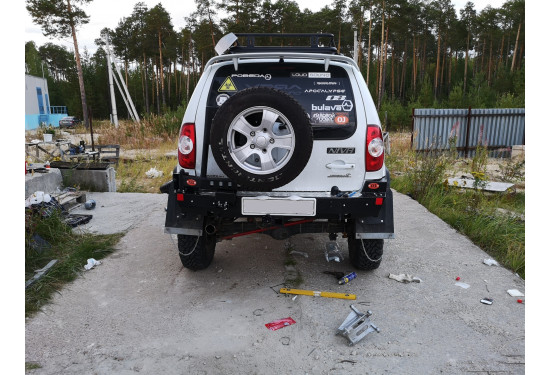 Бампер силовой задний OJ серии "ТРОФИ" для Chevrolet NIVA с калиткой под запаску и квадратом под фаркоп
