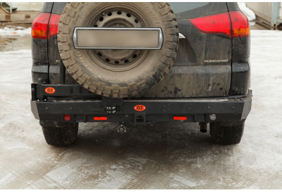 Бампер силовой задний OJ серии "ТРОФИ" для Mitsubishi Pajero Sport 2 с калиткой под запаску и квадратом под фаркоп