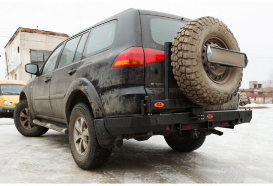 Бампер силовой задний OJ серии "ТРОФИ" для Mitsubishi Pajero Sport 2 с калиткой под запаску и квадратом под фаркоп