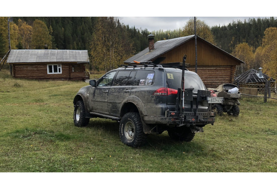 Бампер силовой задний OJ серии "ТРОФИ" для Mitsubishi Pajero Sport 2 с калиткой под запаску и квадратом под фаркоп