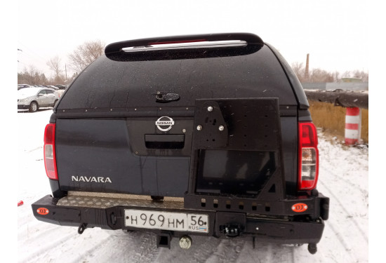 Бампер силовой задний OJ серии "ТРОФИ" для Nissan Navara D40 2010-2015 с калиткой под запаску и квадратом под фаркоп