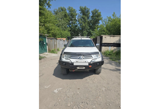 Бампер силовой передний OJ серии "ТРОФИ" для Mitsubishi Pajero Sport II 2008-2013 с местами под ПТФ