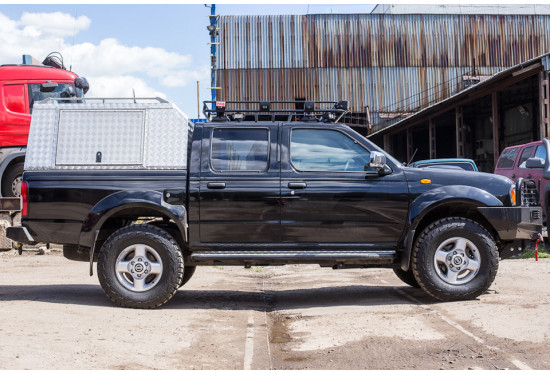 Бампер силовой передний OJ серии "ТРОФИ" для Nissan NP300 2010-2015 с кенгурином и ПТФ