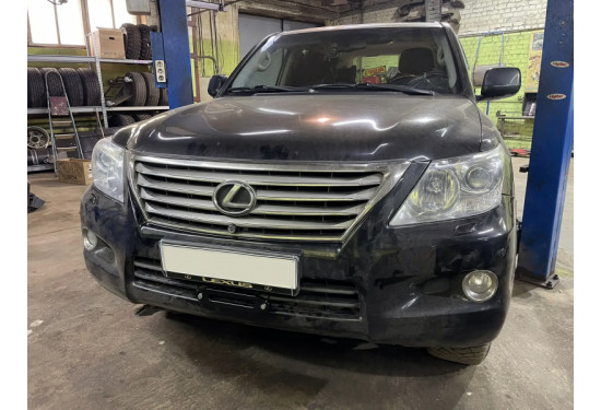 Площадка под лебёдку в штатный бампер Lexus LX570 2008-2012