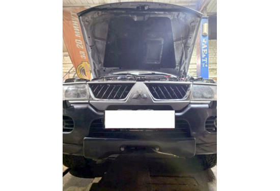 Площадка под лебёдку в штатный бампер Mitsubishi Pajero Sport 1998-2008