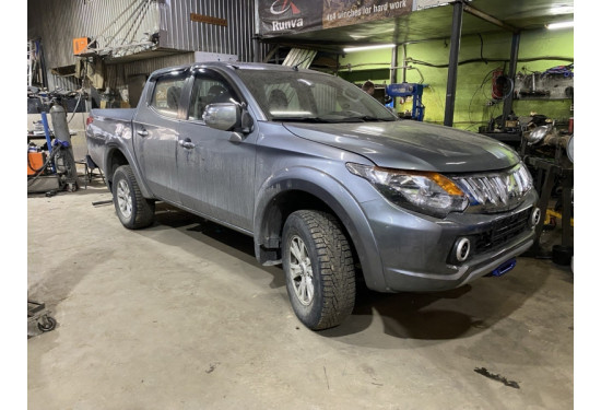 Площадка под лебёдку в штатный бампер Mitsubishi L200 2015-2019