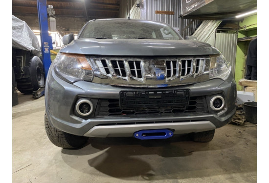 Площадка под лебёдку в штатный бампер Mitsubishi L200 2015-2019