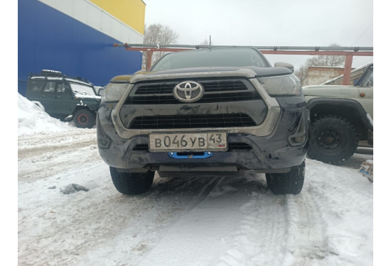 Площадка под лебёдку в штатный бампер Toyota Hilux 2020-2024