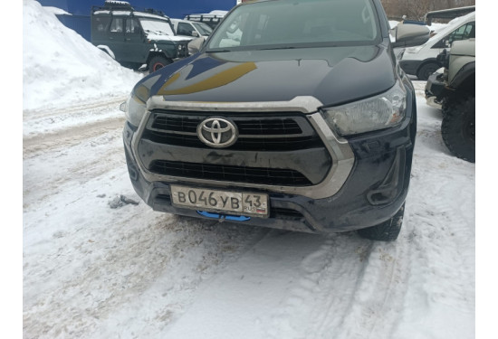 Площадка под лебёдку в штатный бампер Toyota Hilux 2020-2024