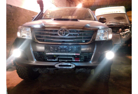 Площадка под лебёдку в штатный бампер Toyota Hilux 2005-2015