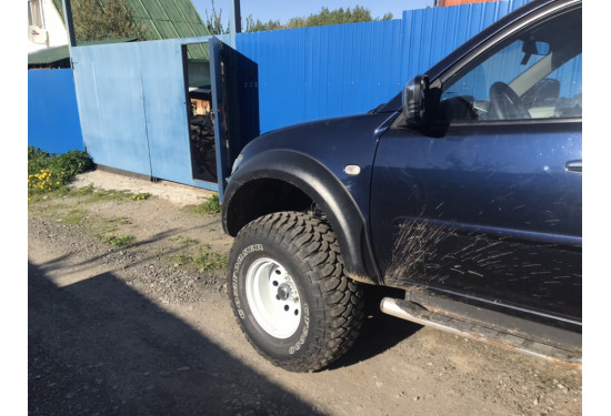 Расширители колесных арок для Mitsubishi L200 2010-2014 Короткий кузов