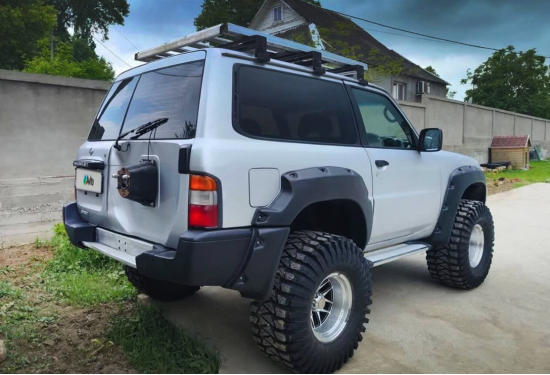 Расширители арок TORBIK для Nissan Patrol Y61 (3 двери) 1997-2004 (с накладками на оба бампера)